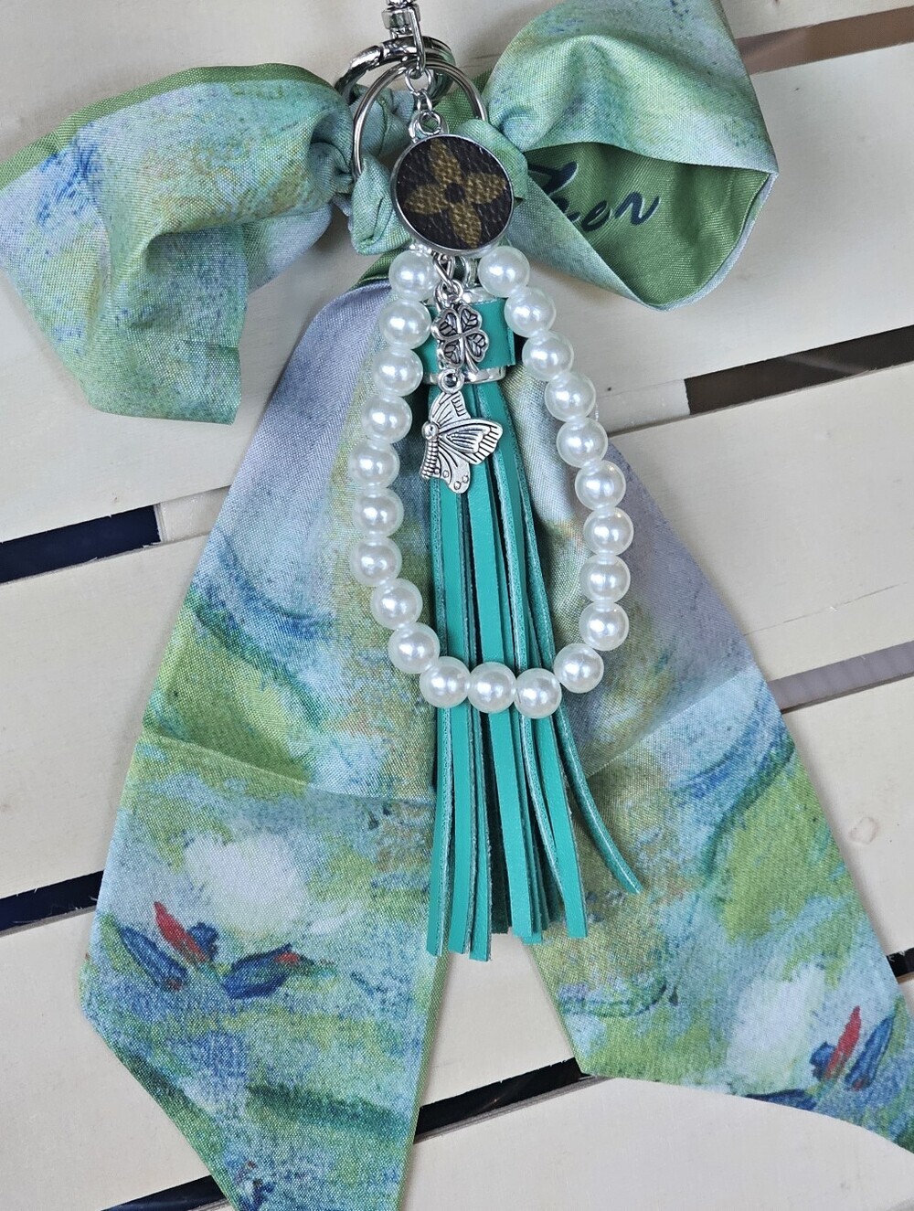 Louis Vuitton Piece in Pendant on Keychain w/Twilly & Charms - Picture 4 of 6